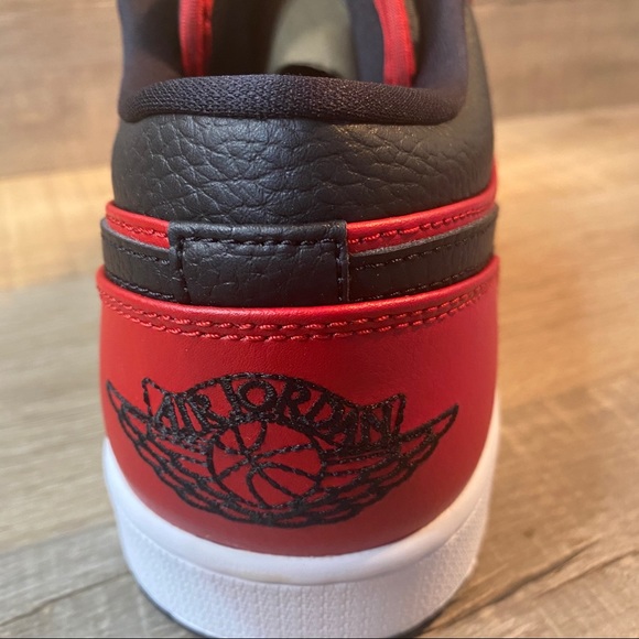Jordan 1 Low ‘Reverse Bred Pebbled Swoosh’ - Picture 7 of 7